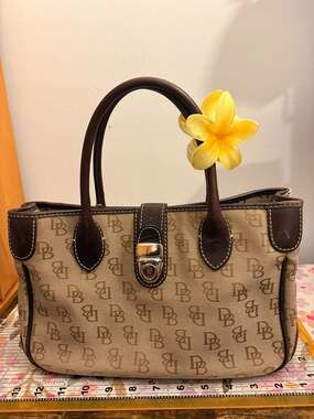 Dooney & Bourke vintage tote bag